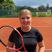 Portrait von Helena Alamati - C-Tennis-Trainerin am TSV Starnberg